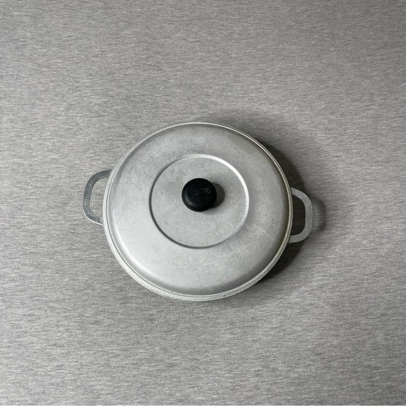 IMUSA USA 9” Traditional Colombian Natural Caldero Pot with Lid - Picture 2 of 8